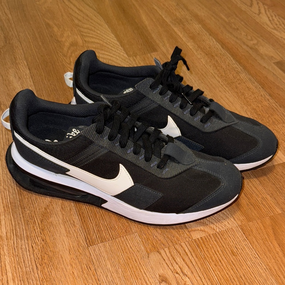 Nike Black and White Athletic Shoes